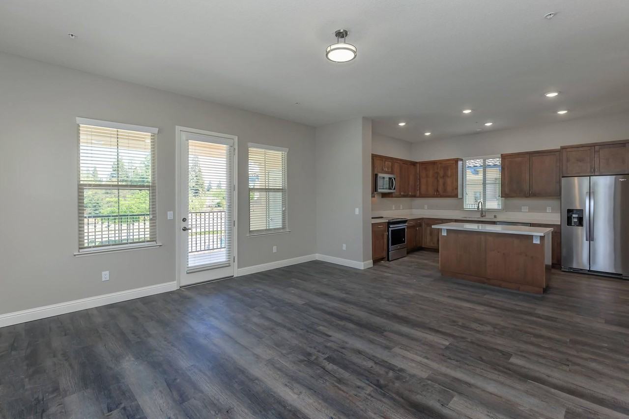 Drew Court Apartments - Photo 4 of 25