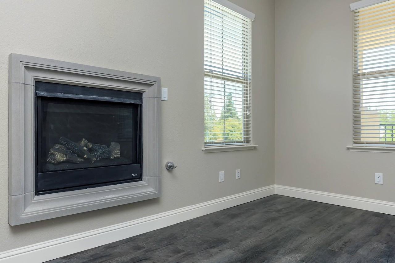 Drew Court Apartments - Photo 5 of 25