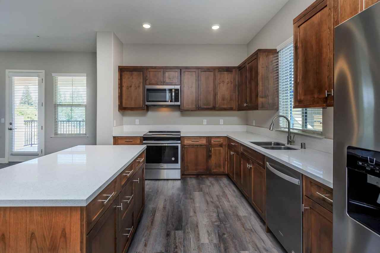 Drew Court Apartments - Photo 7 of 25