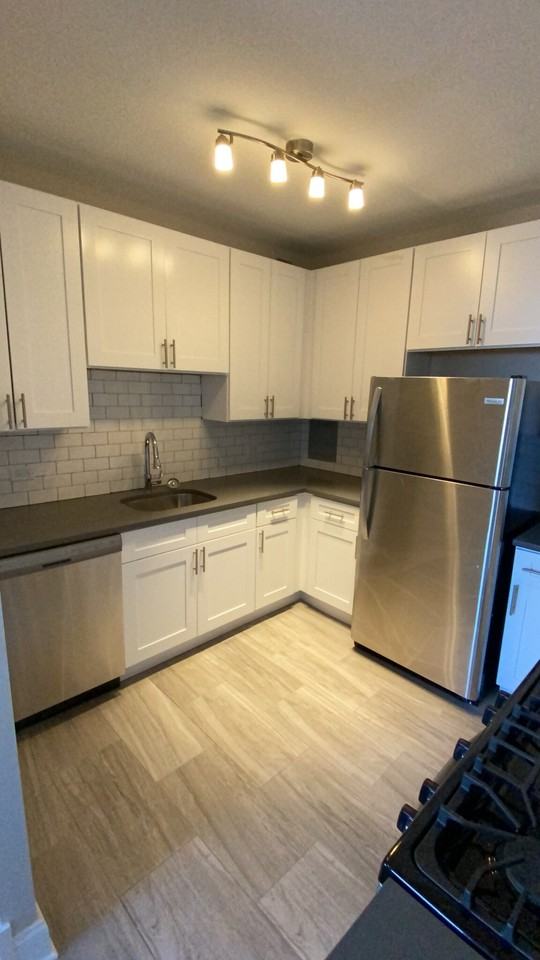 1369 E Hyde Park Blvd #1004