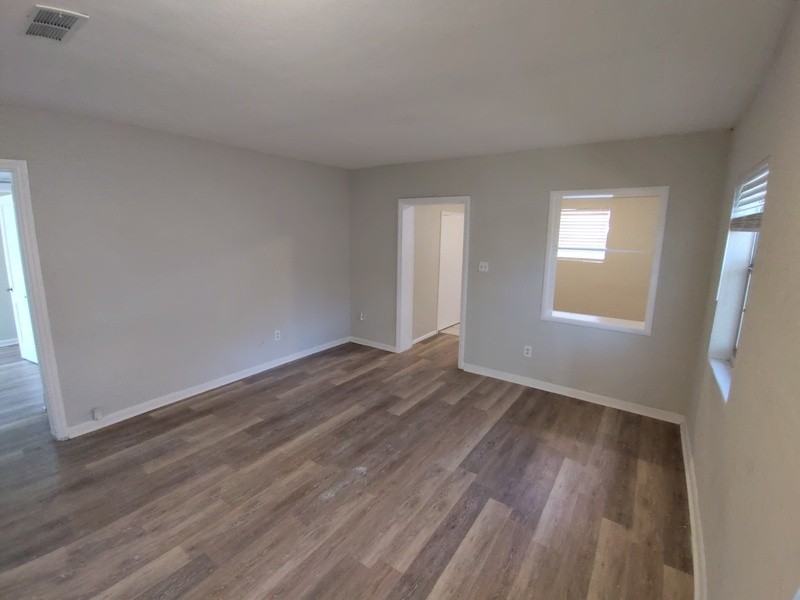 3356 Lenox Ave - Photo 2 of 31