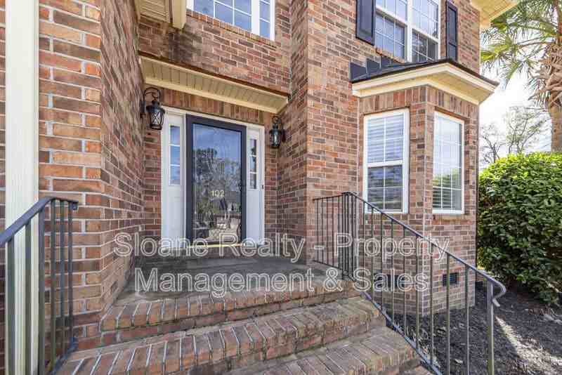 102 Shakespeare Ct - Photo 2 of 50