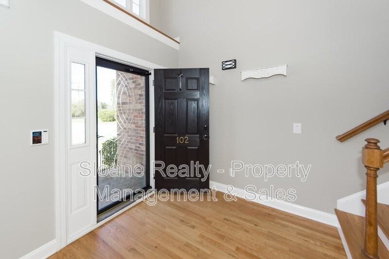 102 Shakespeare Ct - Photo 3 of 50