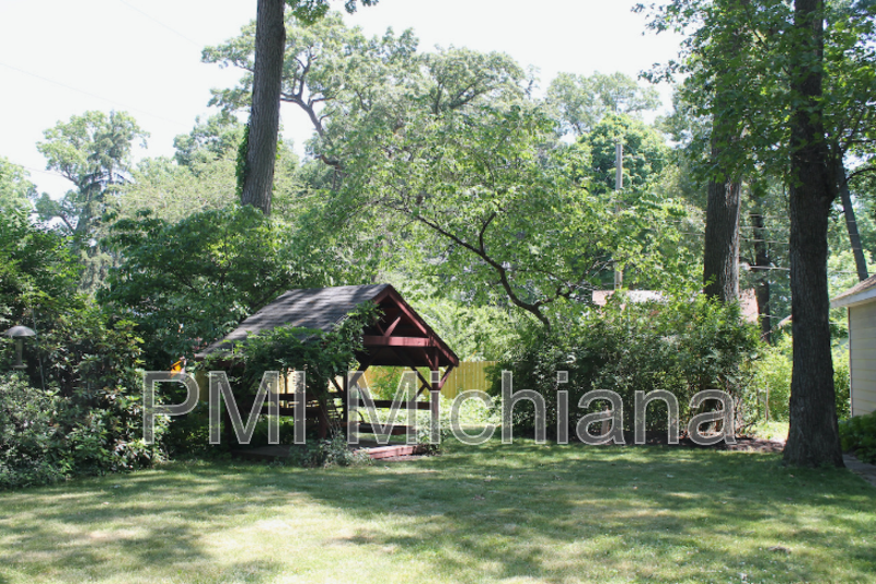 52554 Kenilworth Rd - Photo 4 of 27