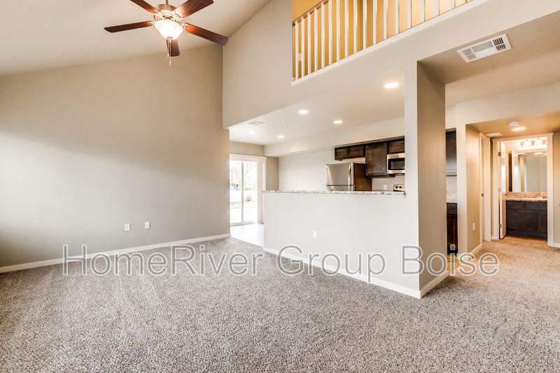 944 E Wandering Ln #102 - Photo 4 of 27