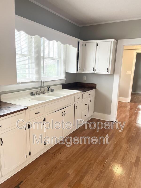 1307 3rd Ave N - Photo 3 of 20
