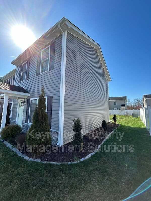 205 15th St #D - Photo 3 of 27