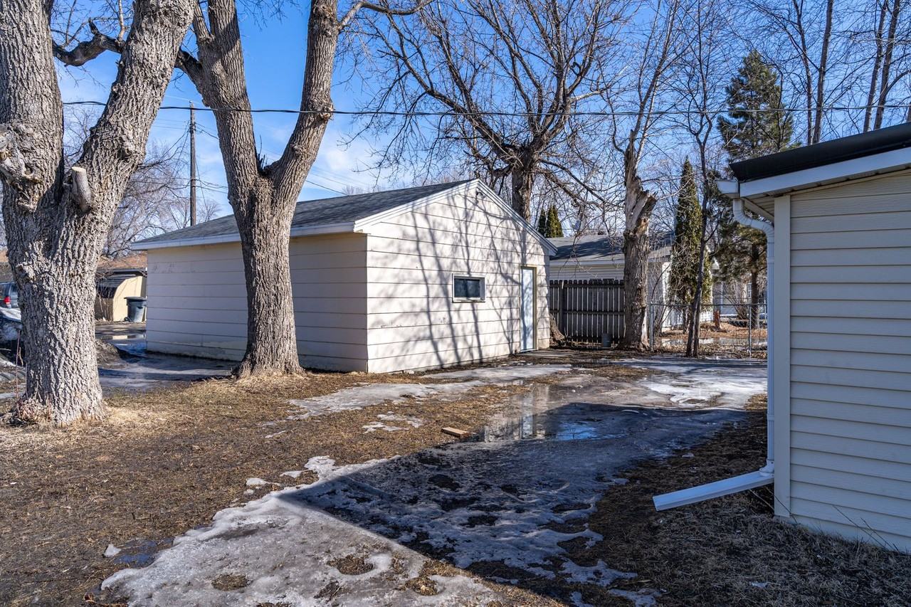 1214 5th Ave N - Photo 3 of 23