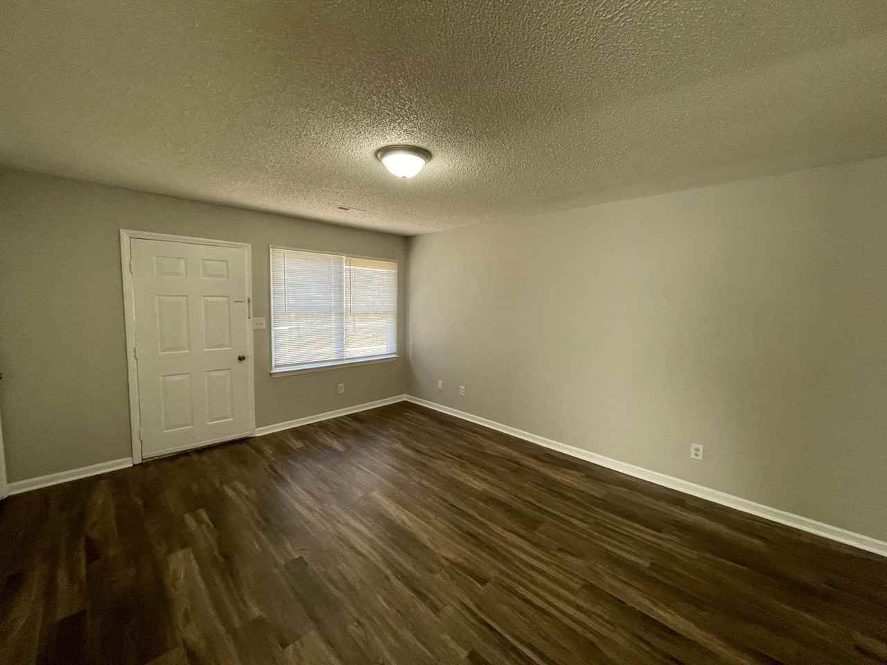 SH206 1101 Yancey Street - Photo 3 of 13