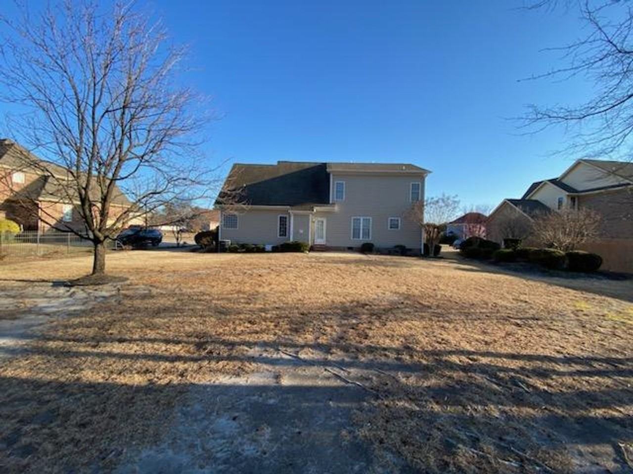 2825 Meadowmont Ln - Photo 2 of 17