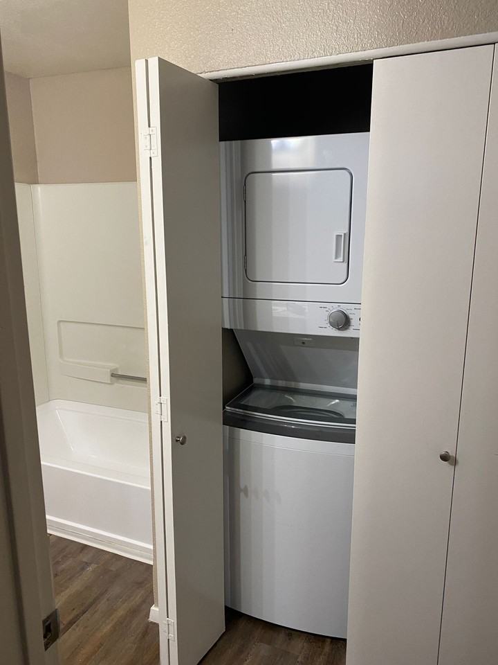 Camino Woods charming apartments 1/2 off 1st month rent - Photo 5 of 16