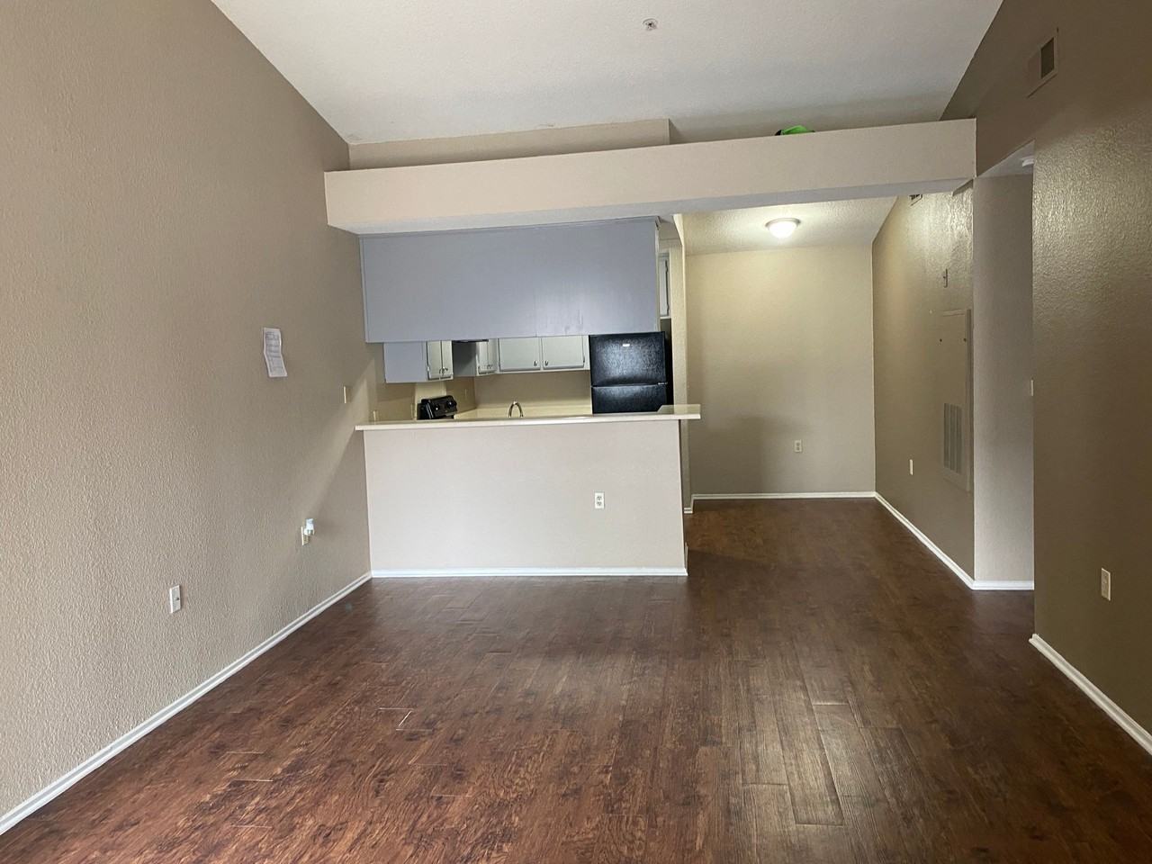 Camino Woods charming apartments 1/2 off 1st month rent - Photo 6 of 16