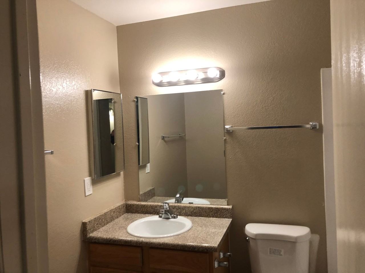 Madison Oaks 2 bedroom units - Photo 4 of 12