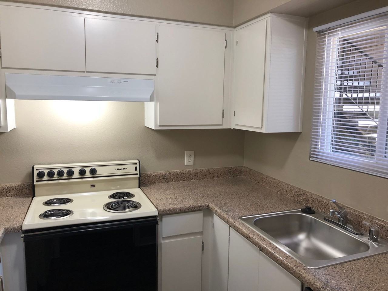 Oak Creek Apartments - Photo 5 of 11