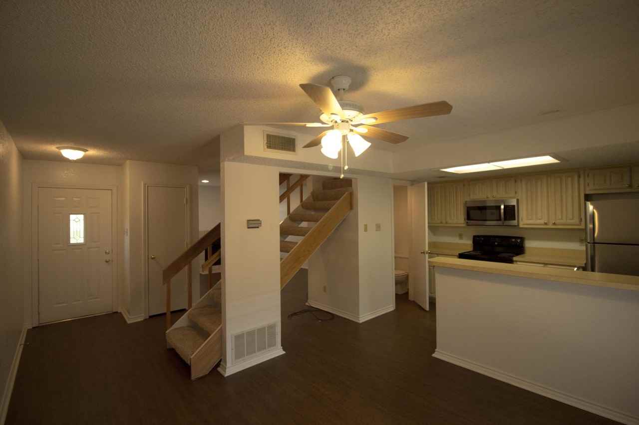 900 Kilkenny Ct Apt D - Photo 3 of 8