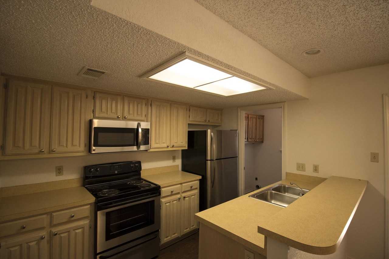 900 Kilkenny Ct Apt D - Photo 4 of 8