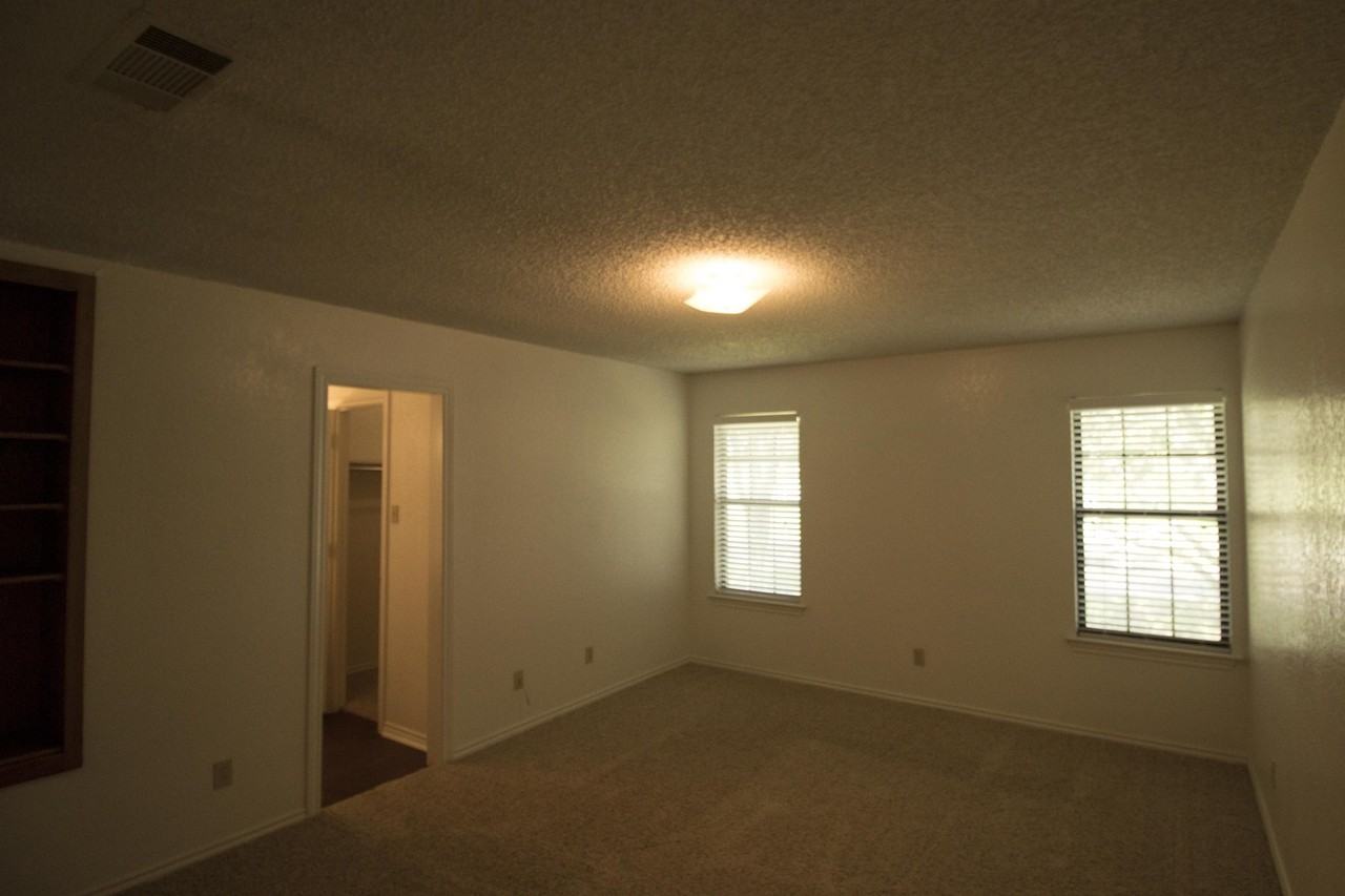 900 Kilkenny Ct Apt D - Photo 6 of 8