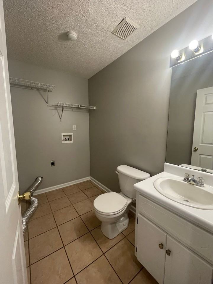 152 Woodmere Dr - Photo 3 of 11