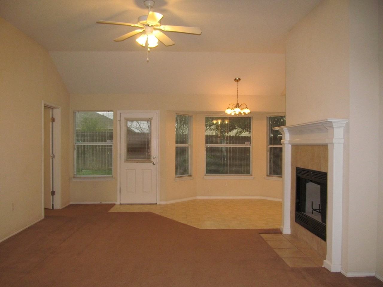 7708 Hawthorn - Photo 3 of 17
