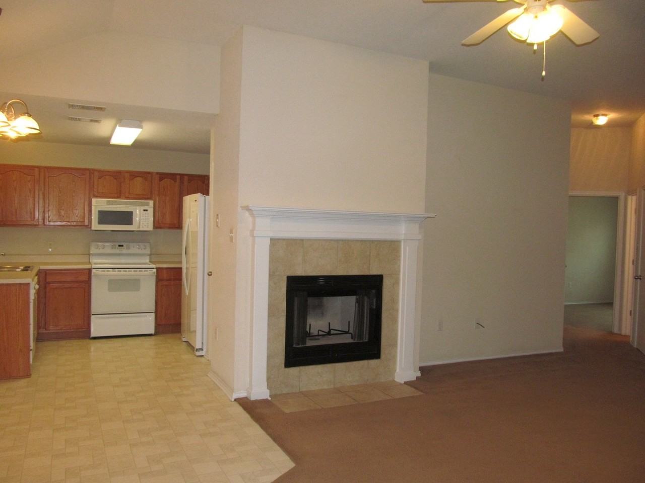 7708 Hawthorn - Photo 4 of 17
