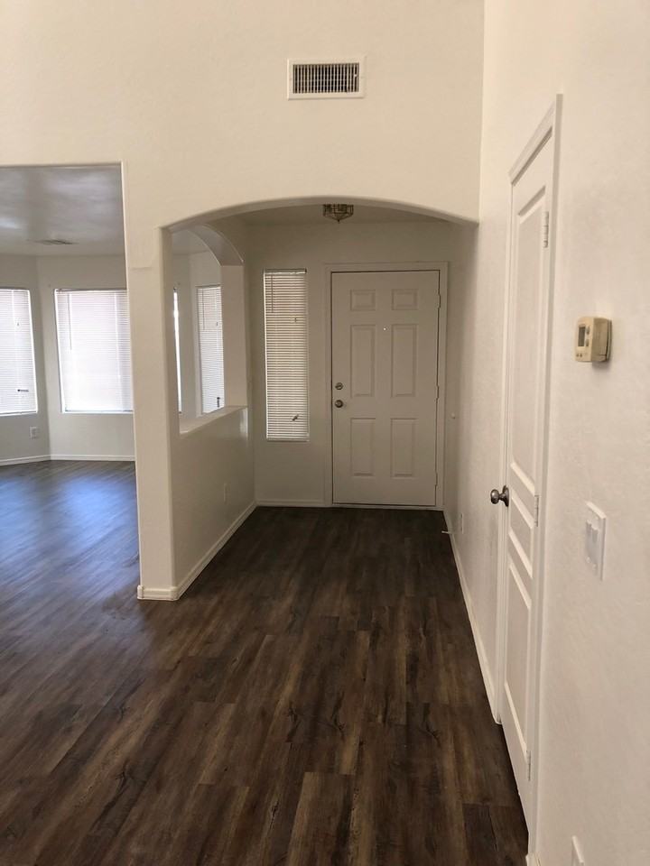 45579 W Dutchman Dr - Photo 2 of 38