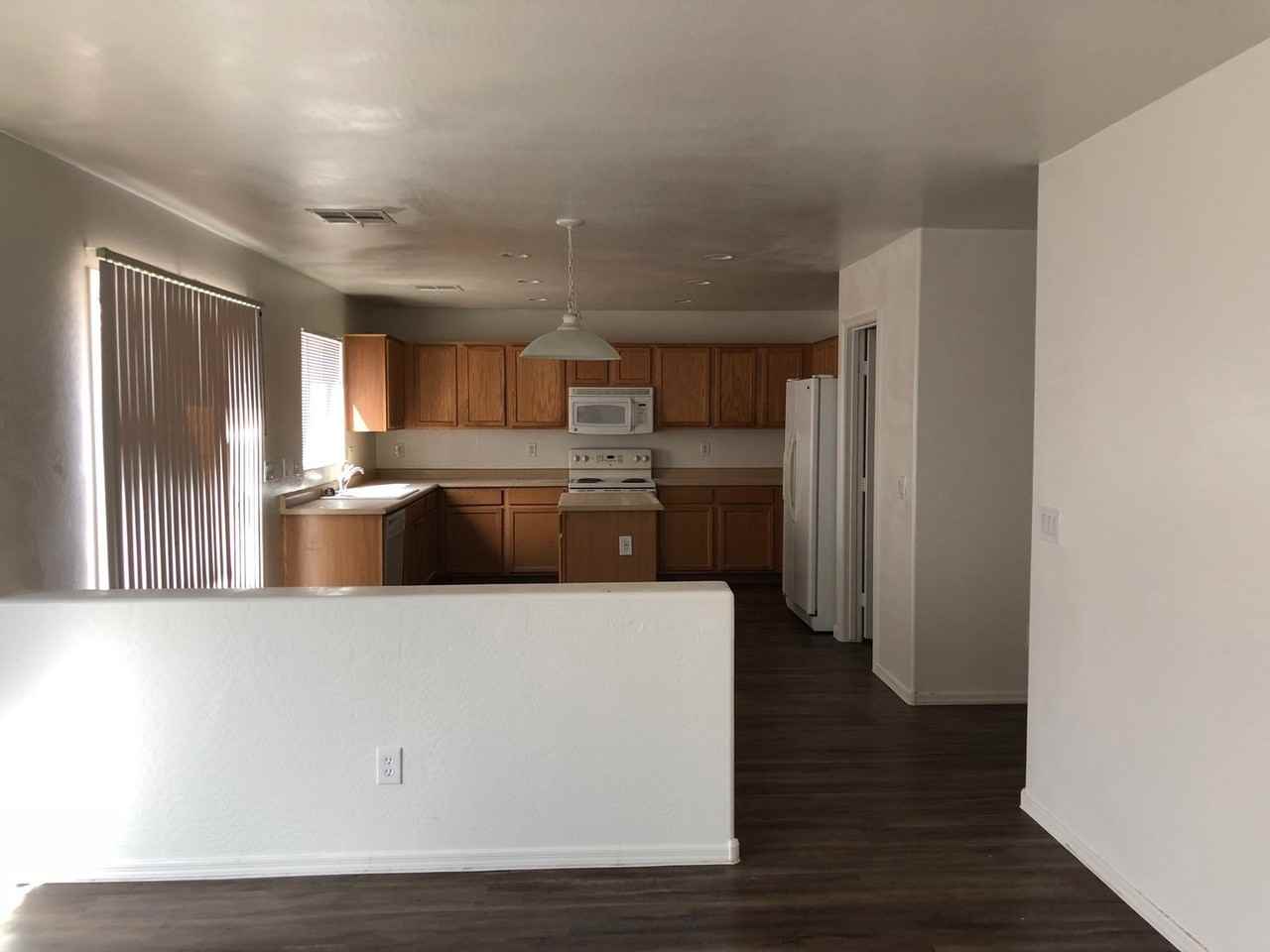 45579 W Dutchman Dr - Photo 5 of 38