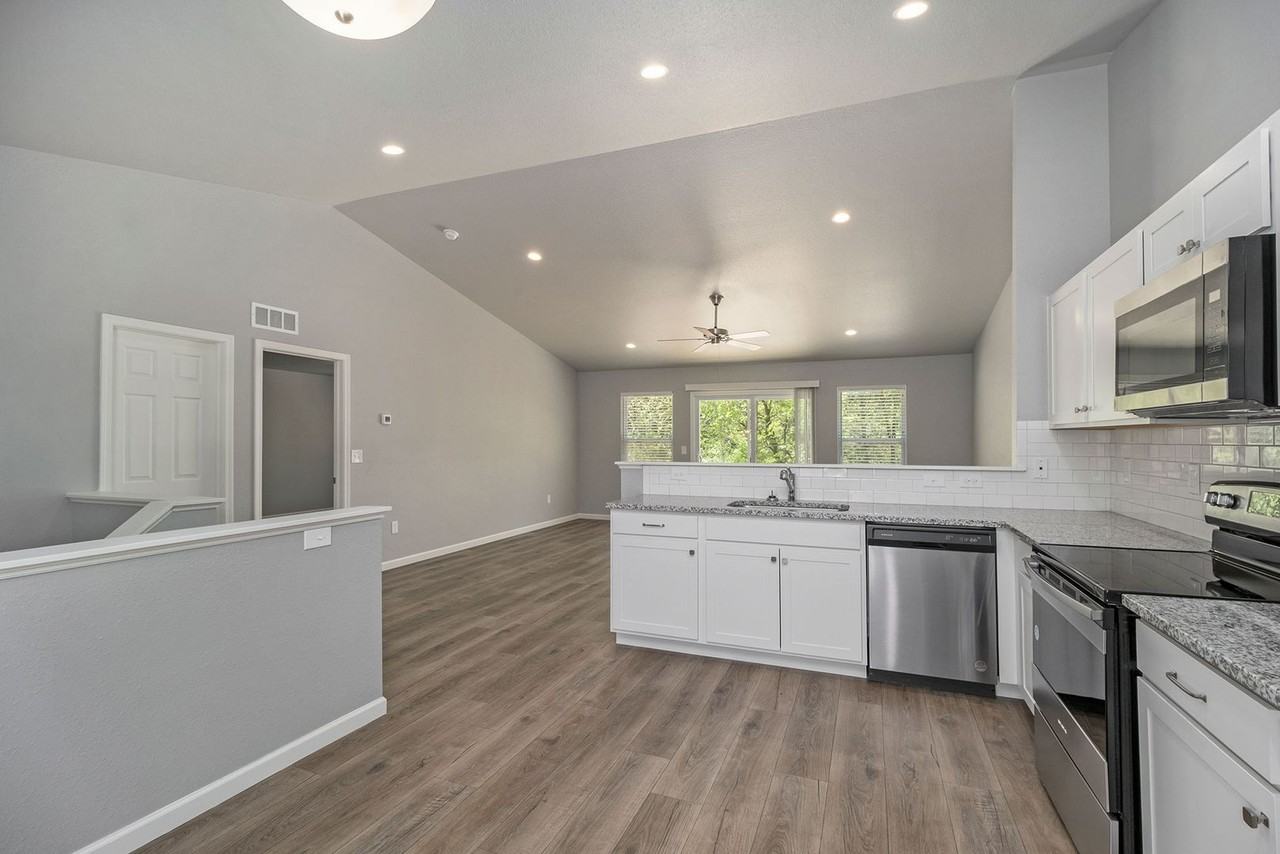 2327 Shadycroft Dr - Photo 4 of 19