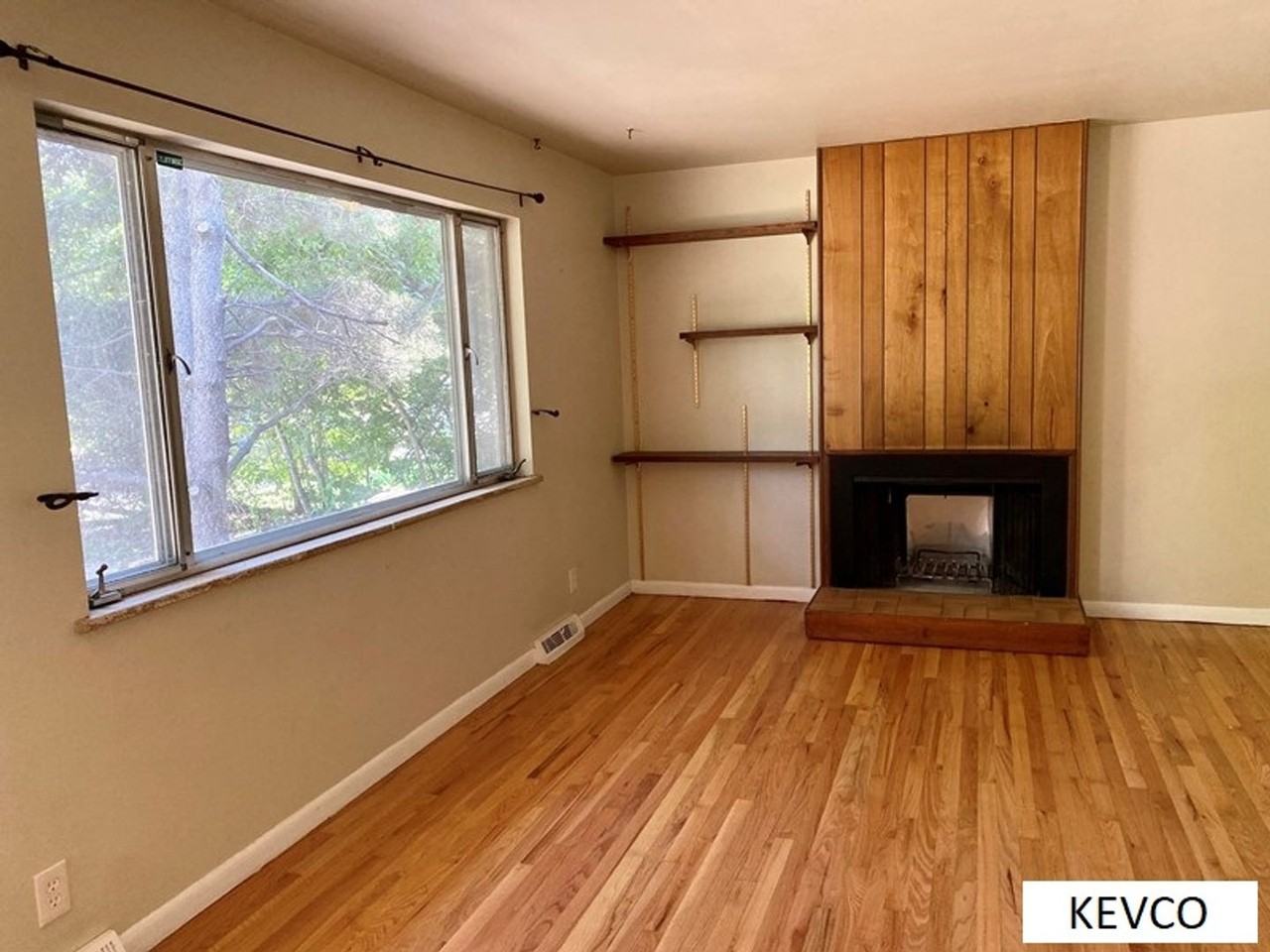 1229 Southridge Dr - Photo 3 of 20