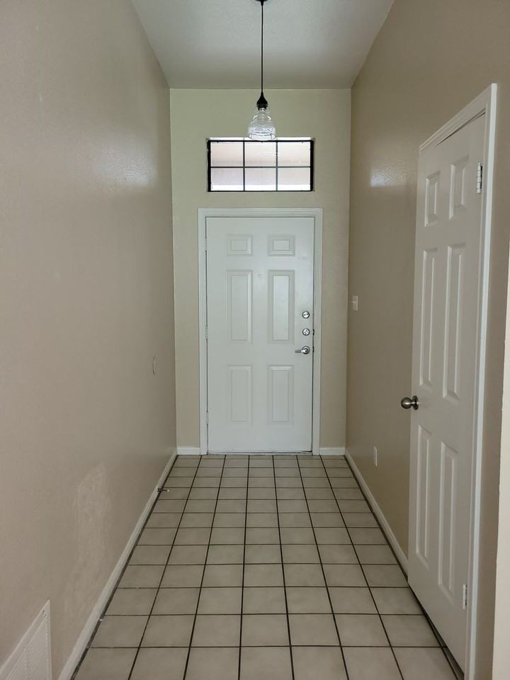 1104 Lambrusco Dr - Photo 3 of 34