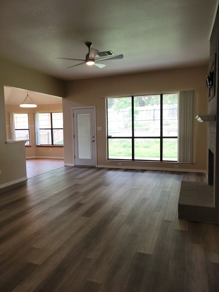 1104 Lambrusco Dr - Photo 4 of 34