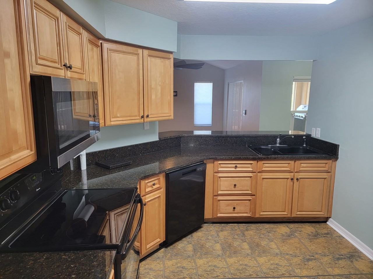 665 W Sunset Strip Dr - Photo 7 of 28