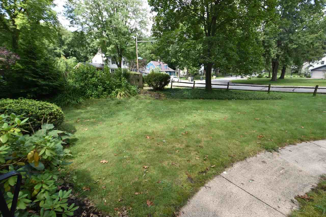 3320 Oakcrest Dr - Photo 3 of 19