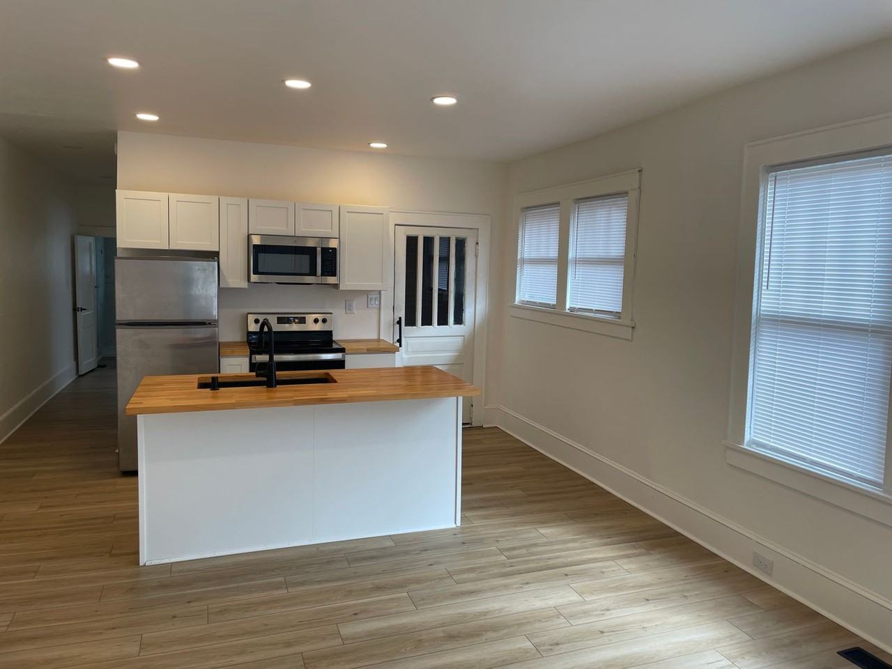222 Auten St - Photo 3 of 9