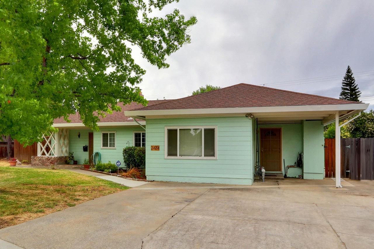 2424 Burgundy Way - Photo 2 of 28