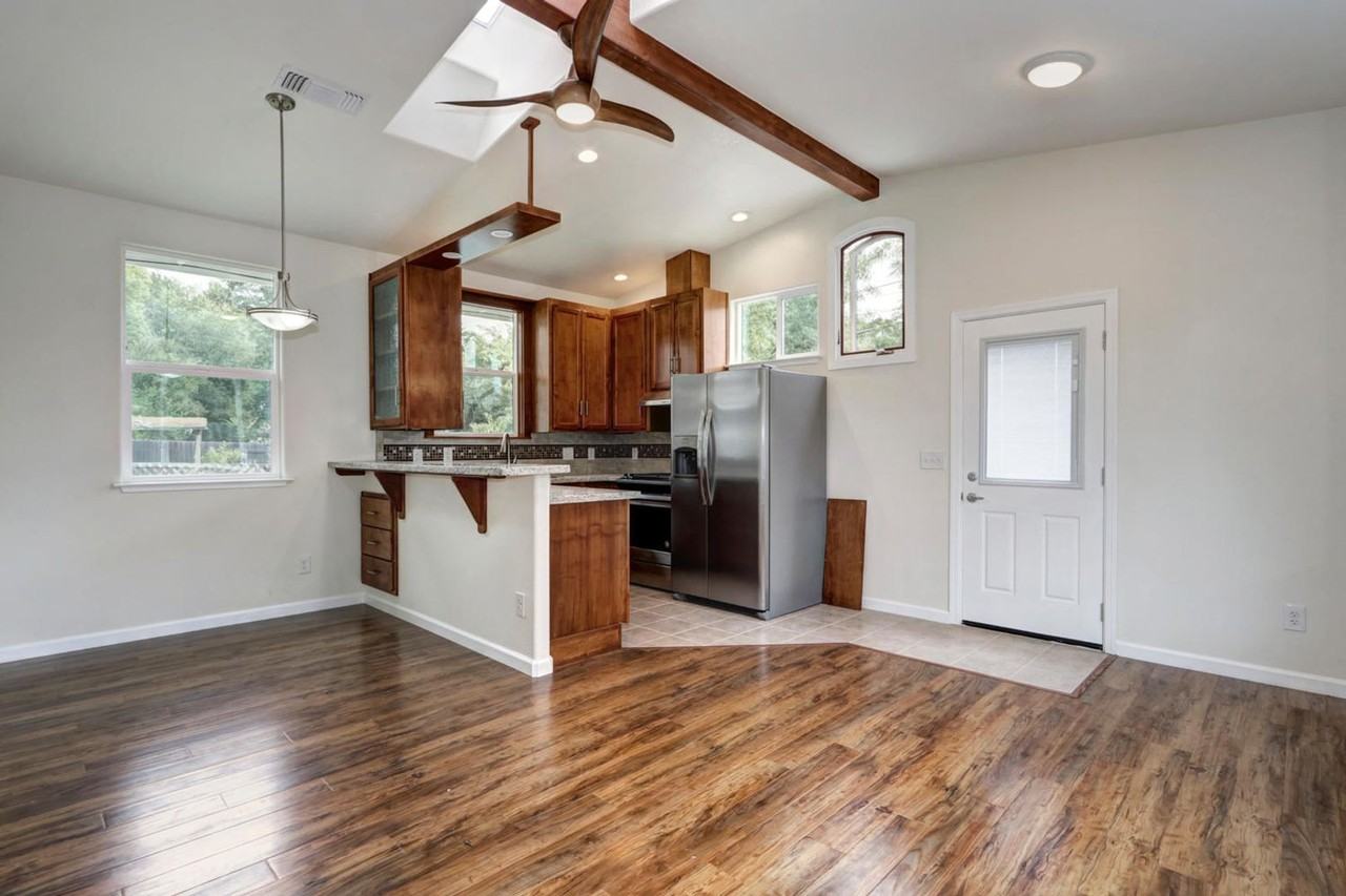 2424 Burgundy Way - Photo 7 of 28