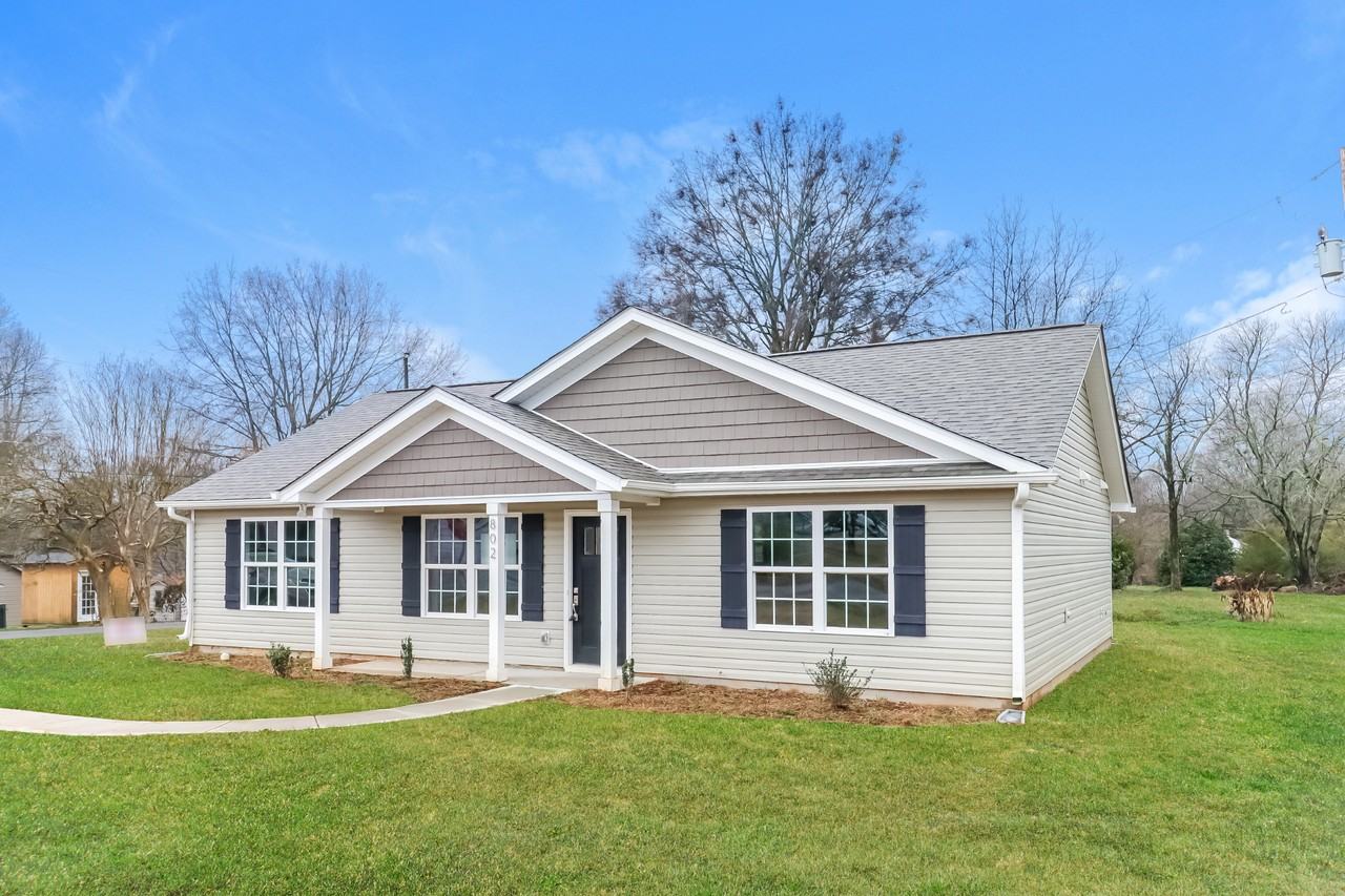 802 Self St - Photo 3 of 17