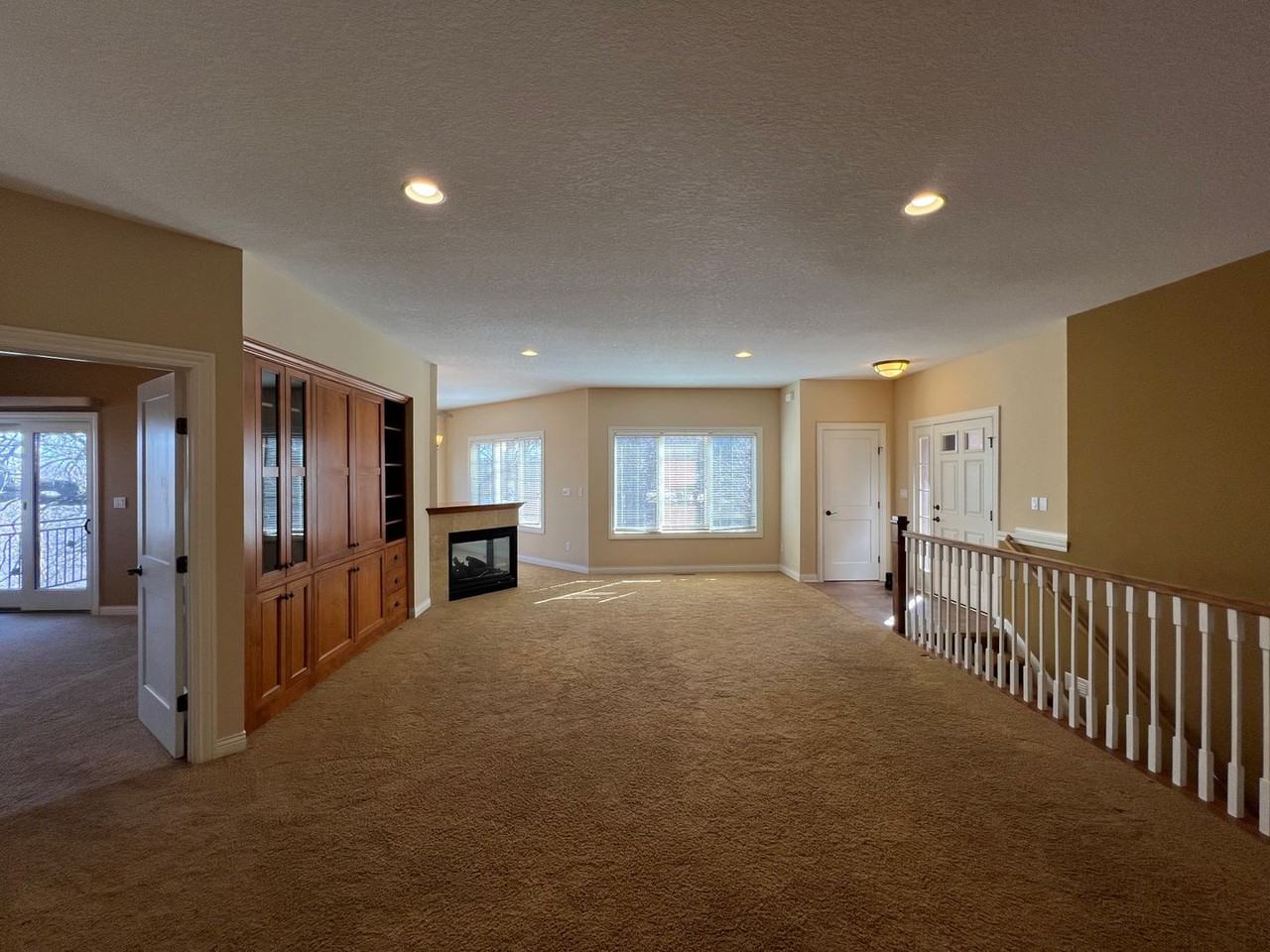 694 Panorama Cir Nw - Photo 4 of 28