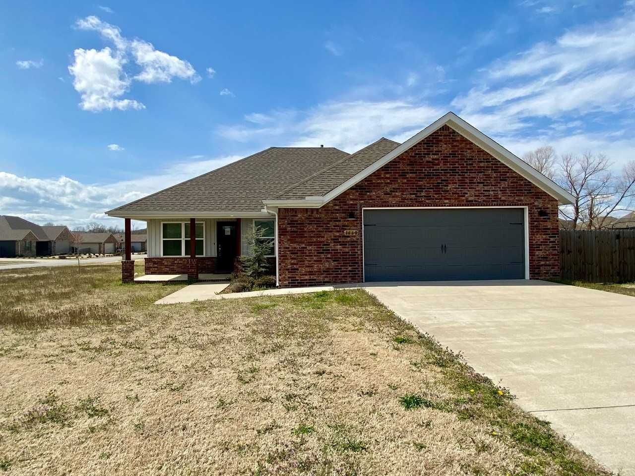 1660 Gallant Fox Ln - Photo 2 of 31