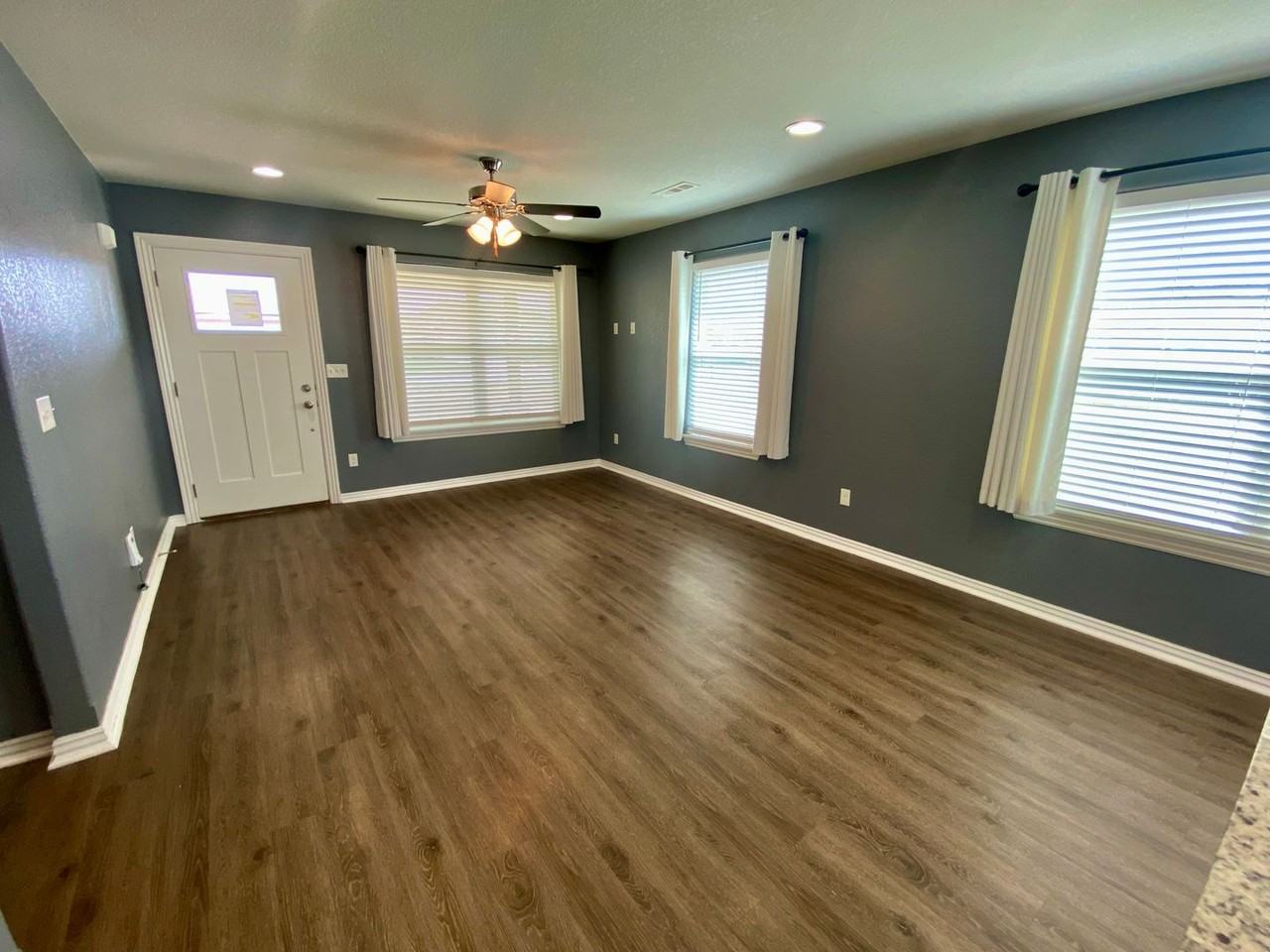 1660 Gallant Fox Ln - Photo 3 of 31