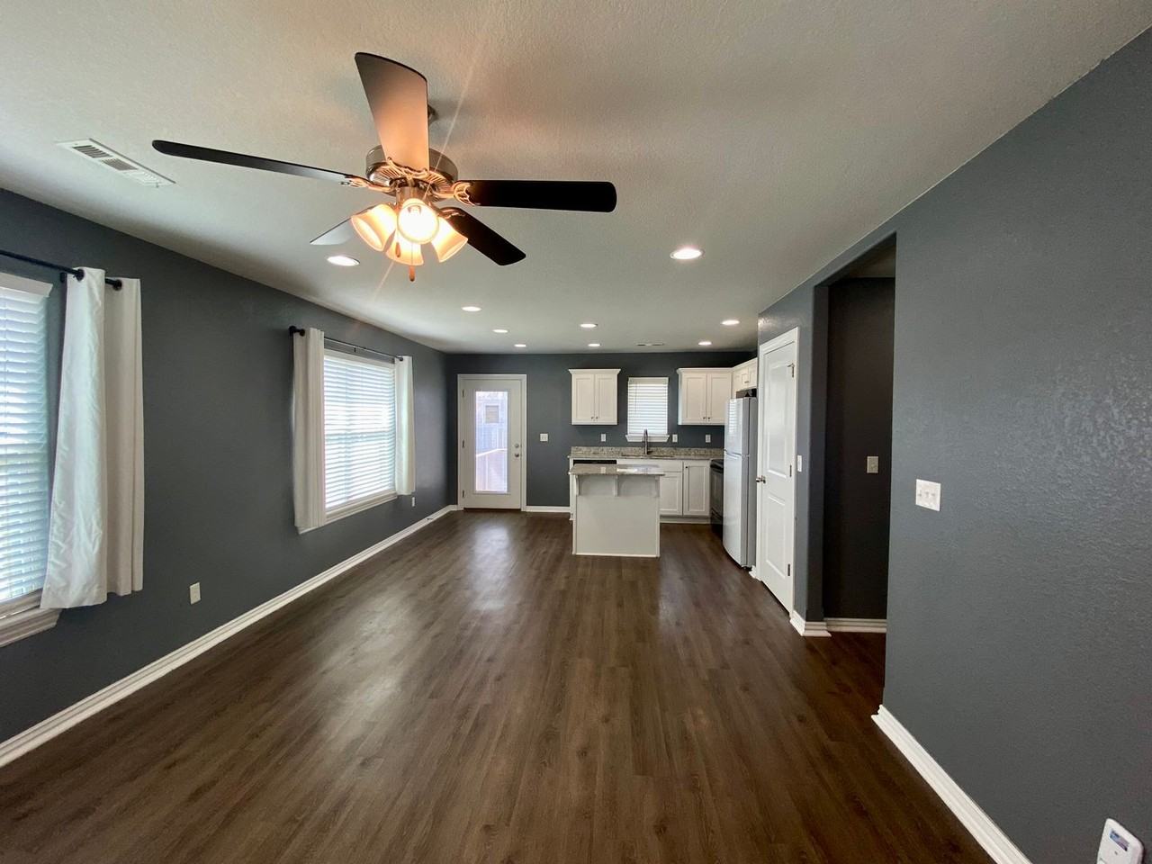 1660 Gallant Fox Ln - Photo 4 of 31