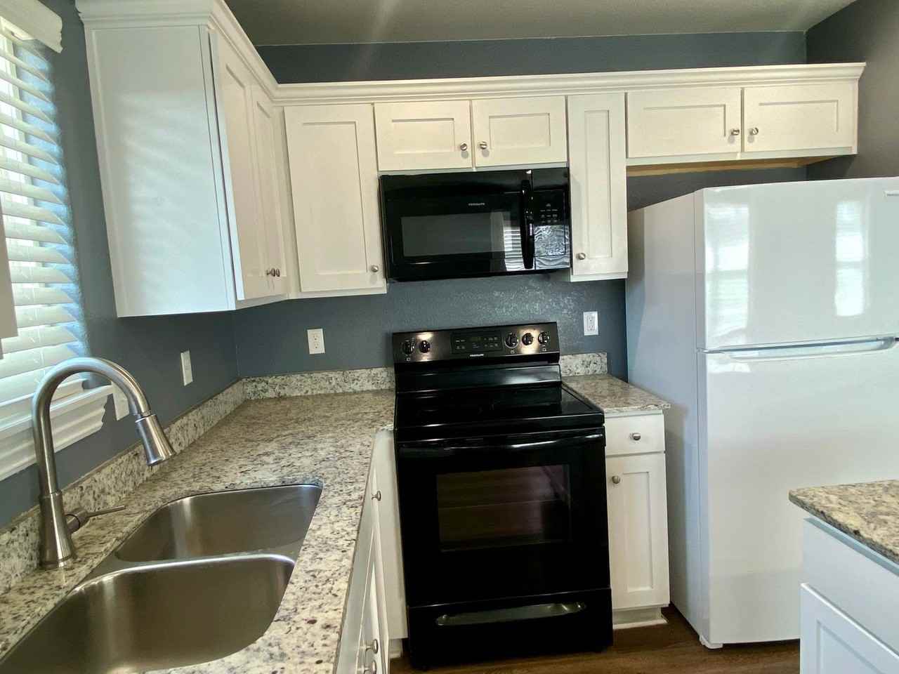 1660 Gallant Fox Ln - Photo 7 of 31