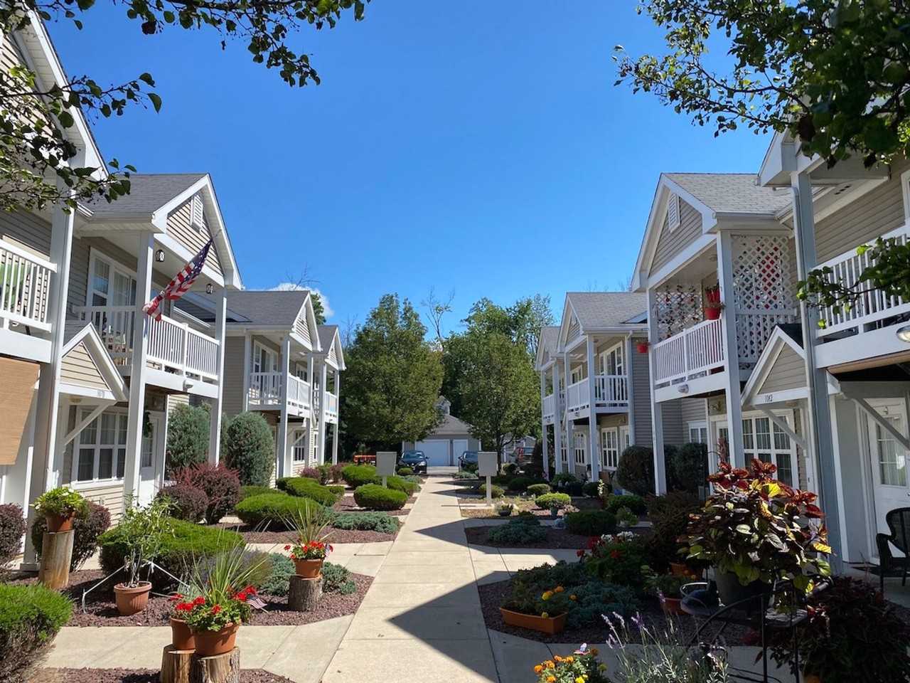 Summit Knolls Apartments - Photo 2 of 40