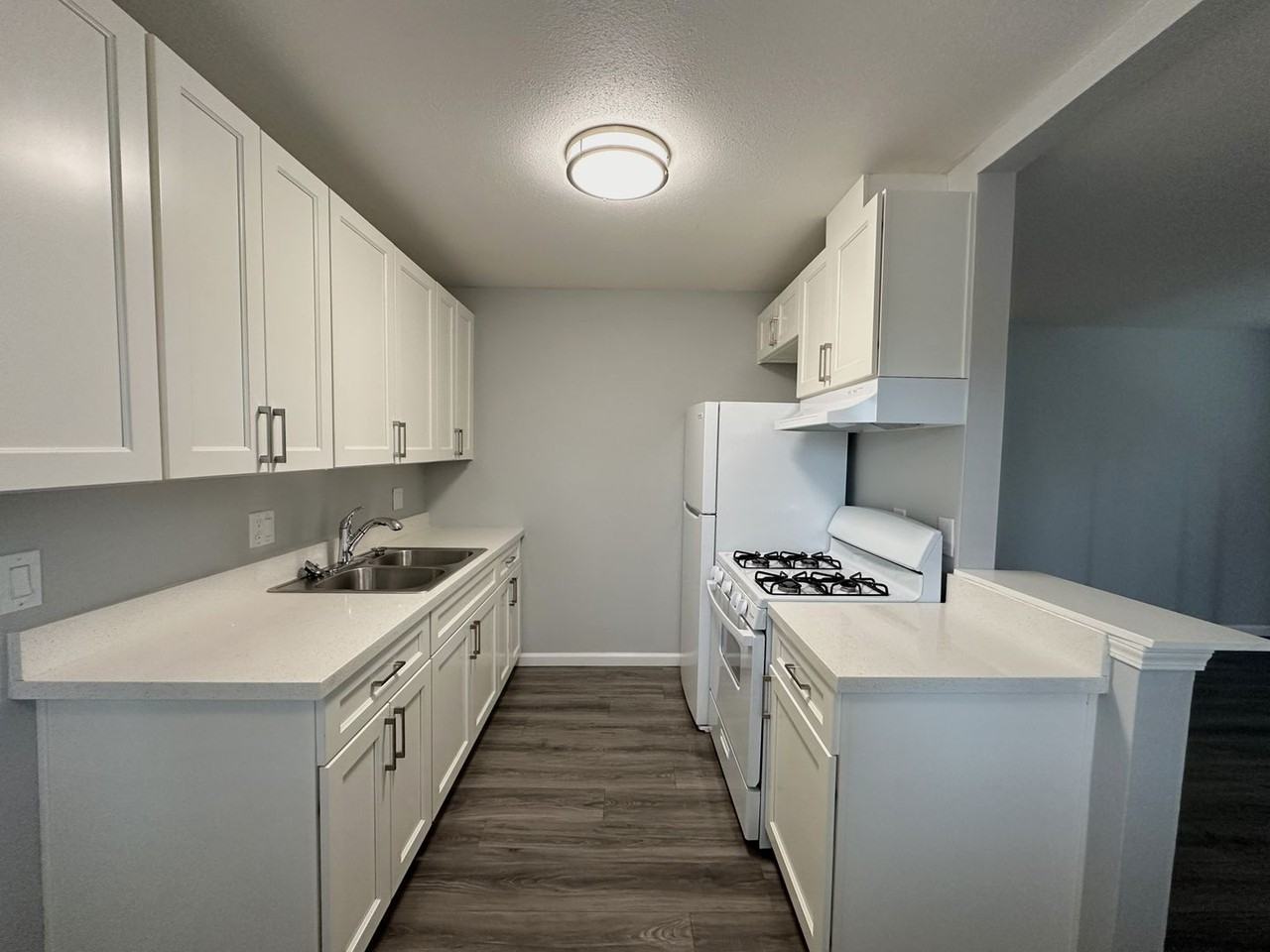 La Madera Apartments at 935 W. Swain Road - Photo 4 of 22