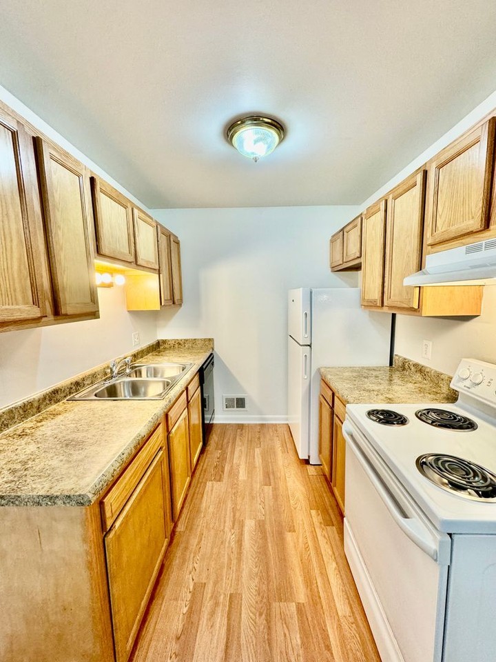 2750 Golfside Dr - Photo 2 of 14