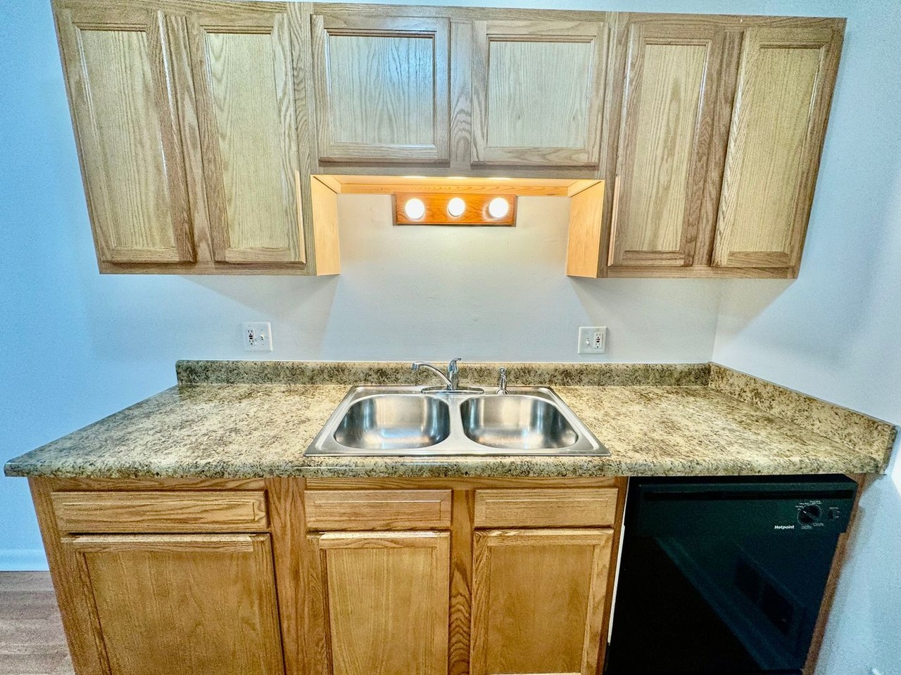 2750 Golfside Dr - Photo 3 of 14
