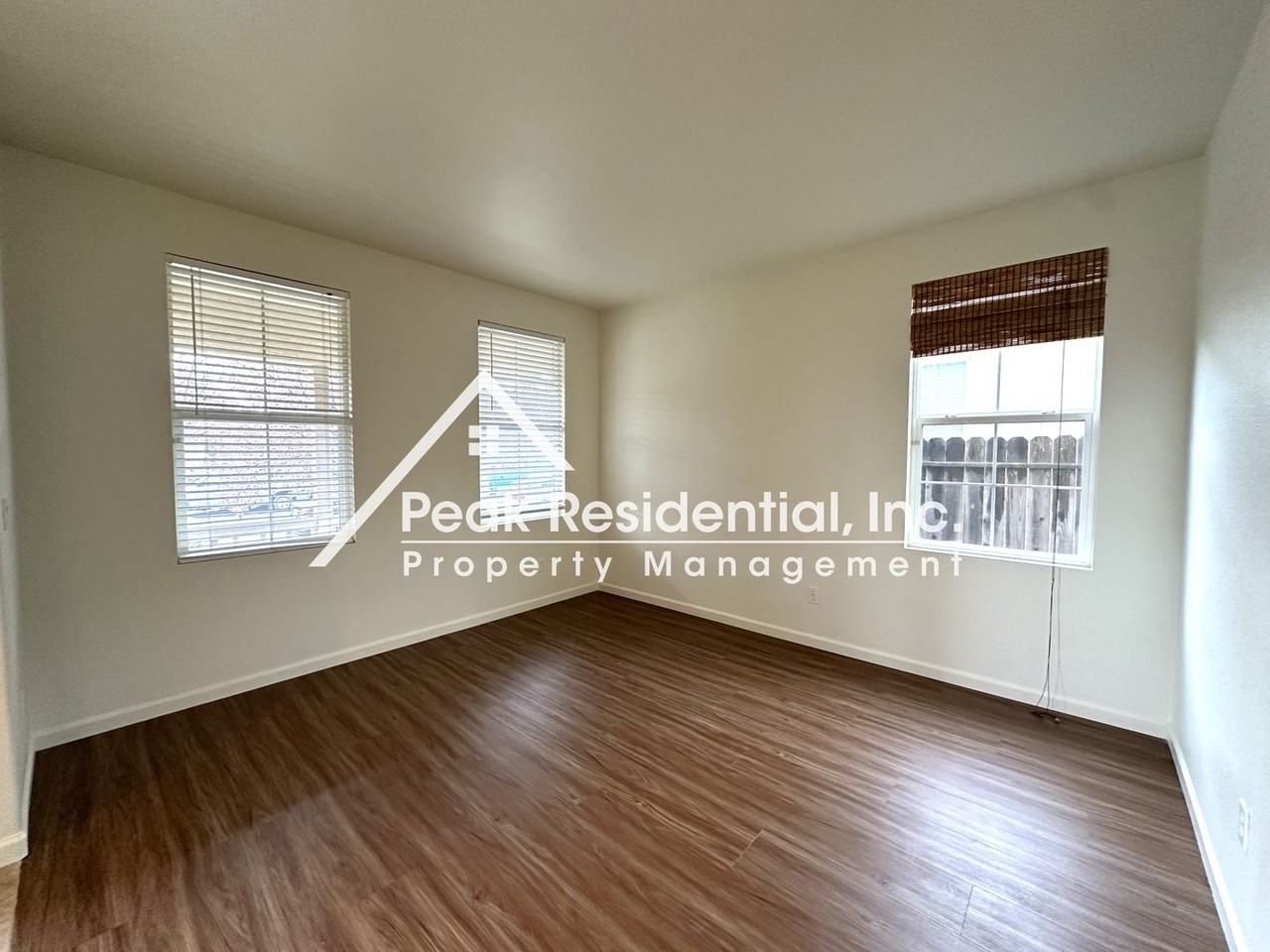1811 Waterfall Dr - Photo 4 of 35