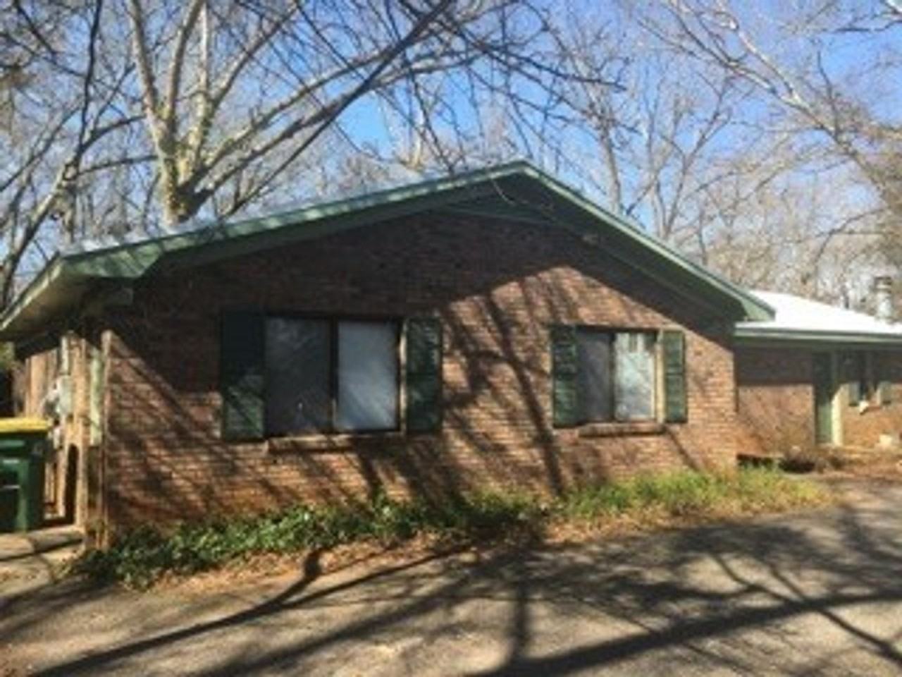 259 Barber St - Photo 2 of 4