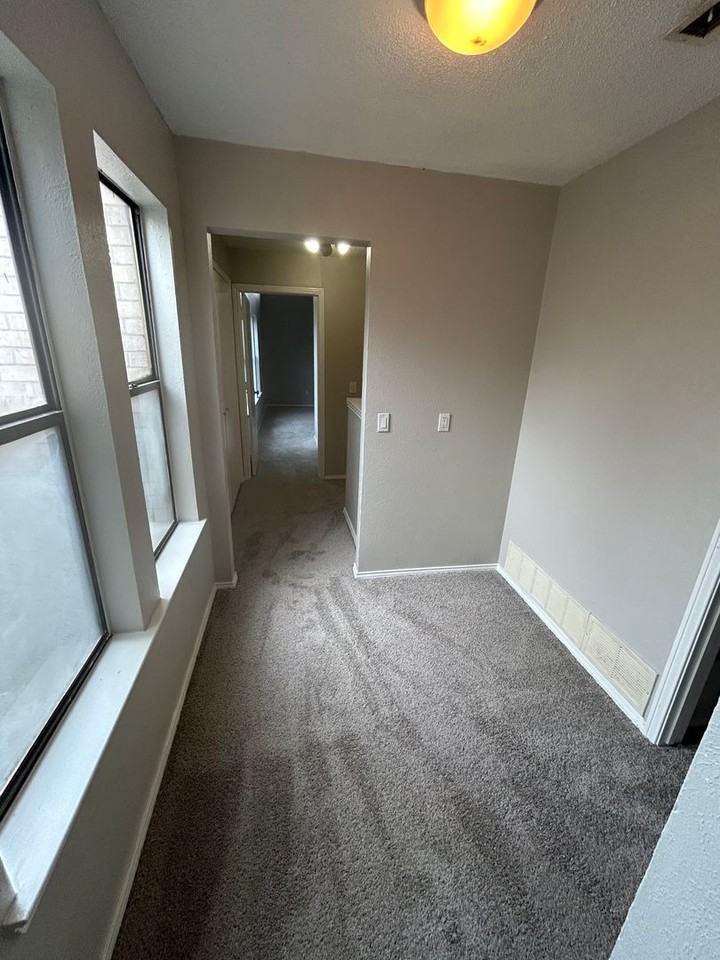 3425 Courtyard Cir - Photo 2 of 29