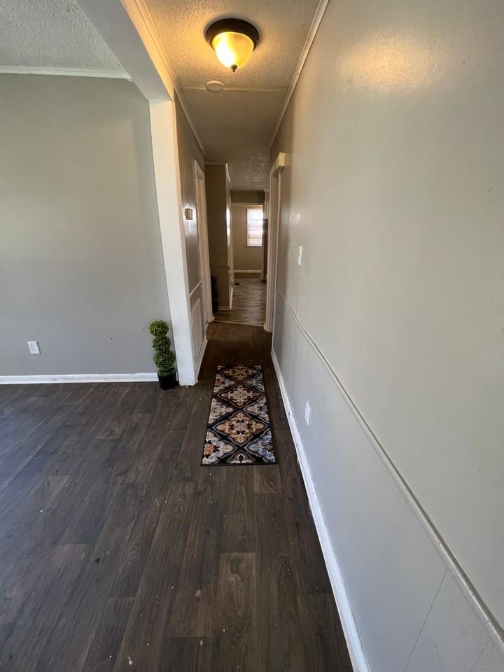 2725 Mary Ave - Photo 3 of 9