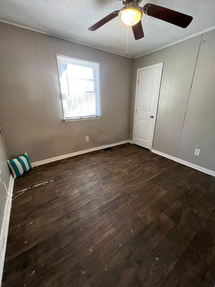 2725 Mary Ave - Photo 4 of 9